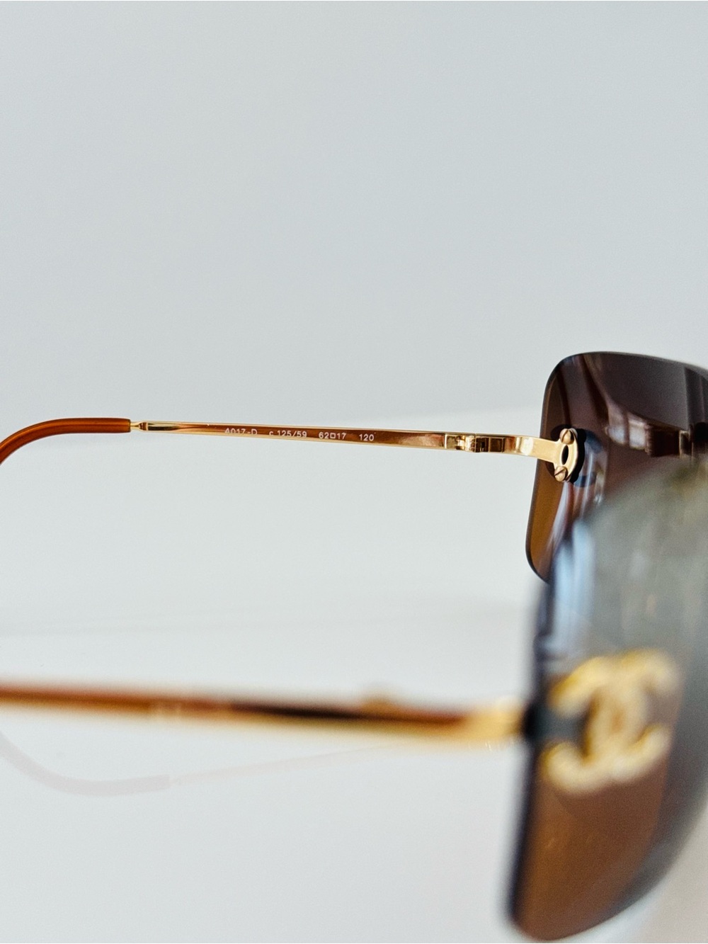 LIKE NEW 💕 Vintage CHANEL RARE RIMLESS Mirror Swarovski gold sunglasses - Picture 5 of 8